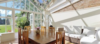 Tranquil 18th Century with tennis court!
