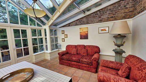 Stunning 5-Bed Period Home,  Gardens & Tennis Court
