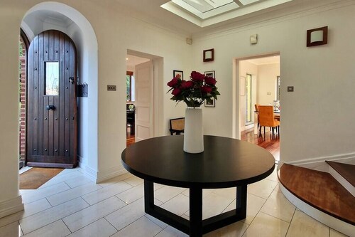 Large & magnificent house in landscaped gardens