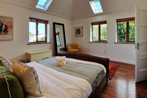 4 bedrooms, desk, iron/ironing board, WiFi - Large & magnificent house in landscaped gardens (Dublin)