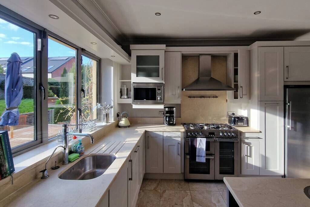 雪櫃、微波爐、焗爐、爐具