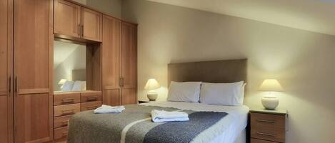 2 bedrooms, iron/ironing board, WiFi, bed sheets