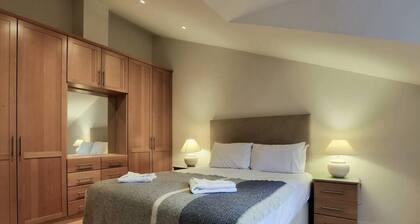 Luxury Mews in the Heart of City Centre!