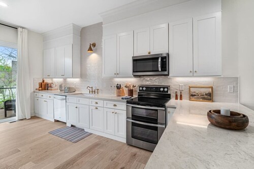 Idlewood Suites ~ 3-Story West Knoxville Suite #2