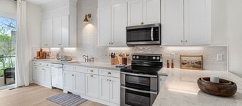 Idlewood Suites ~ 3-Story West Knoxville Suite #2