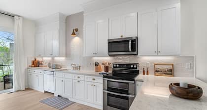 Idlewood Suites ~ 3-Story West Knoxville Suite #2