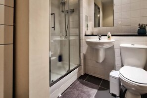 Shower, hair dryer, towels