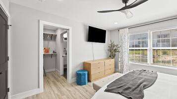 3 slaapkamers, een strijkplank/strijkijzer, wifi, beddengoed