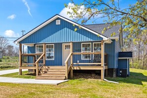 Exterior - Quaint & Charming Knoxville Cottage (Knoxville)