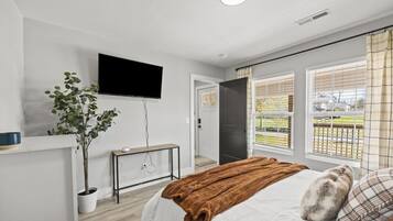 3 habitaciones, tabla de planchar con plancha, wifi y ropa de cama