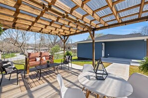 屋外ダイニングエリア