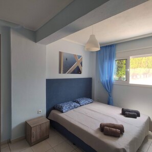 3 bedrooms - Calm and Peaceful First Line House in Front of the sea (Nea Propontida)