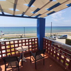 Beach - Calm and Peaceful First Line House in Front of the sea (Nea Propontida)