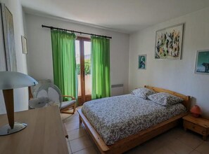 3 Schlafzimmer, Schreibtisch, Bügeleisen/Bügelbrett, kostenloses WLAN