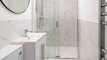 Dutxa, assecador de cabells i tovalloles