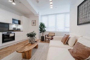 TV - Lovely Apartment in Chester Centre (Chester)