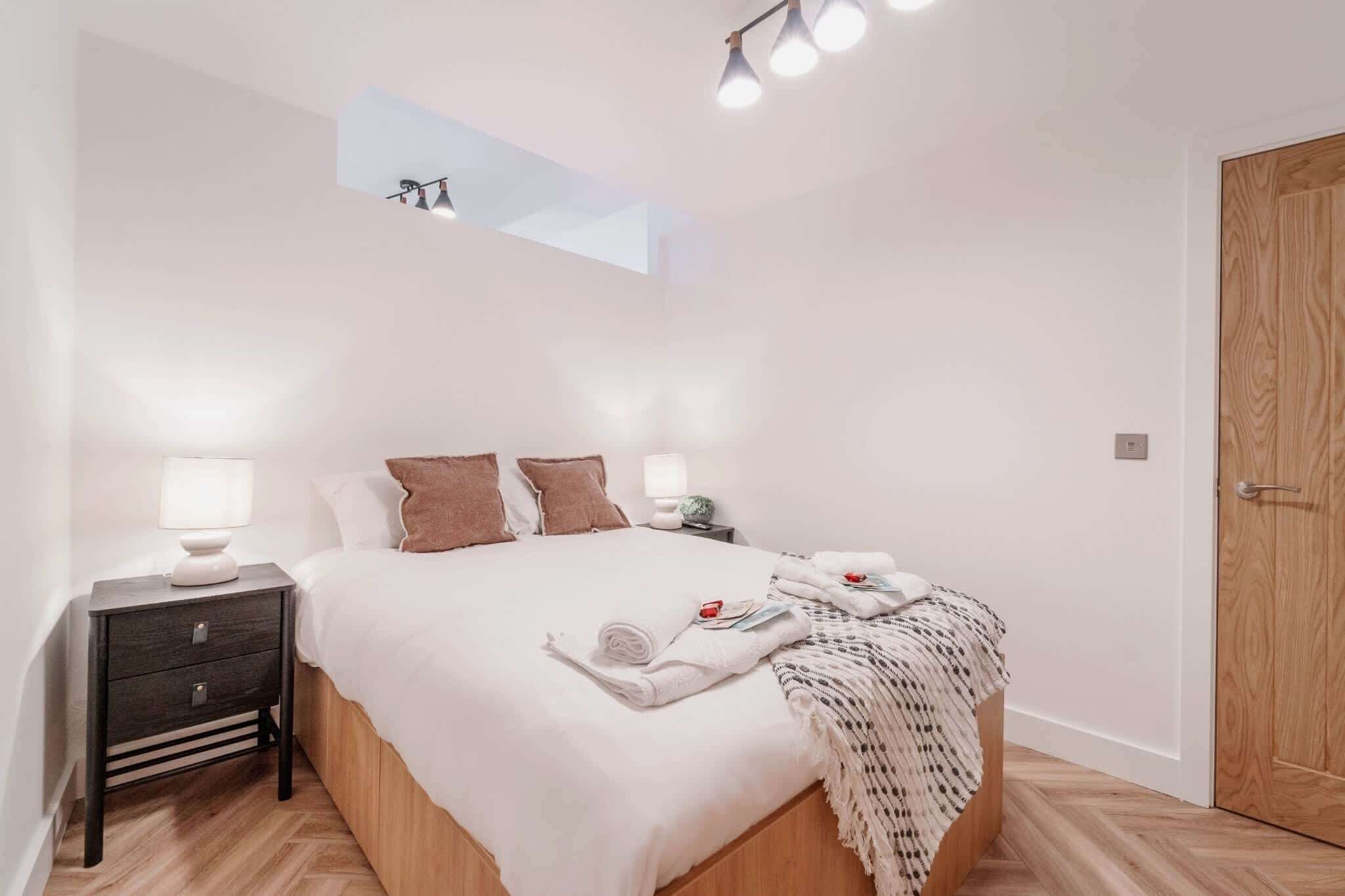 1 dormitori, planxa i posts de planxar, wifi i roba de llit 