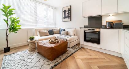 Central Chester: Cozy and Modern Flat