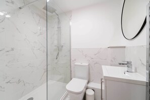 Shower, hair dryer, towels, shampoo