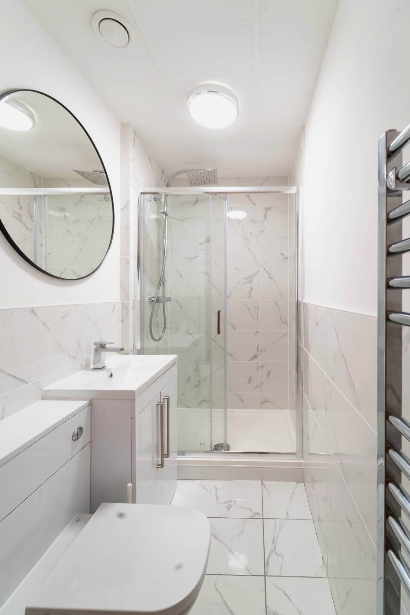Shower, hair dryer, towels, shampoo