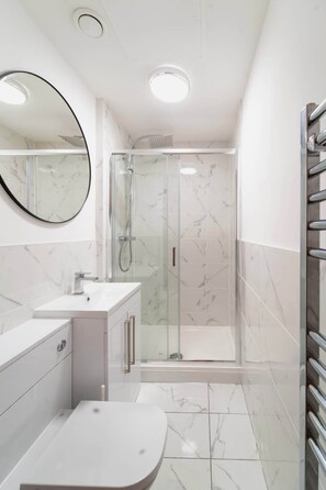 Shower, hair dryer, towels, shampoo
