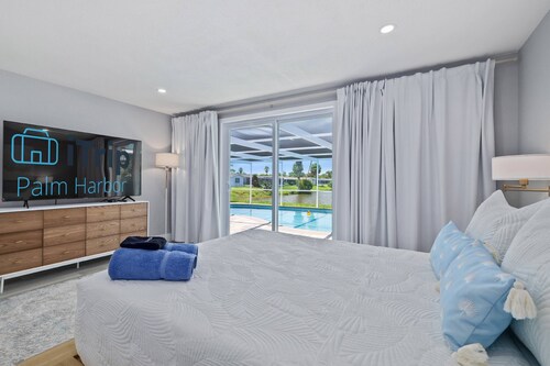 Luxury 3BR Home w/ Heated Pool, Outdoor TV, Bikes & BBQ – Perfect for Families with Modern Kitchen!