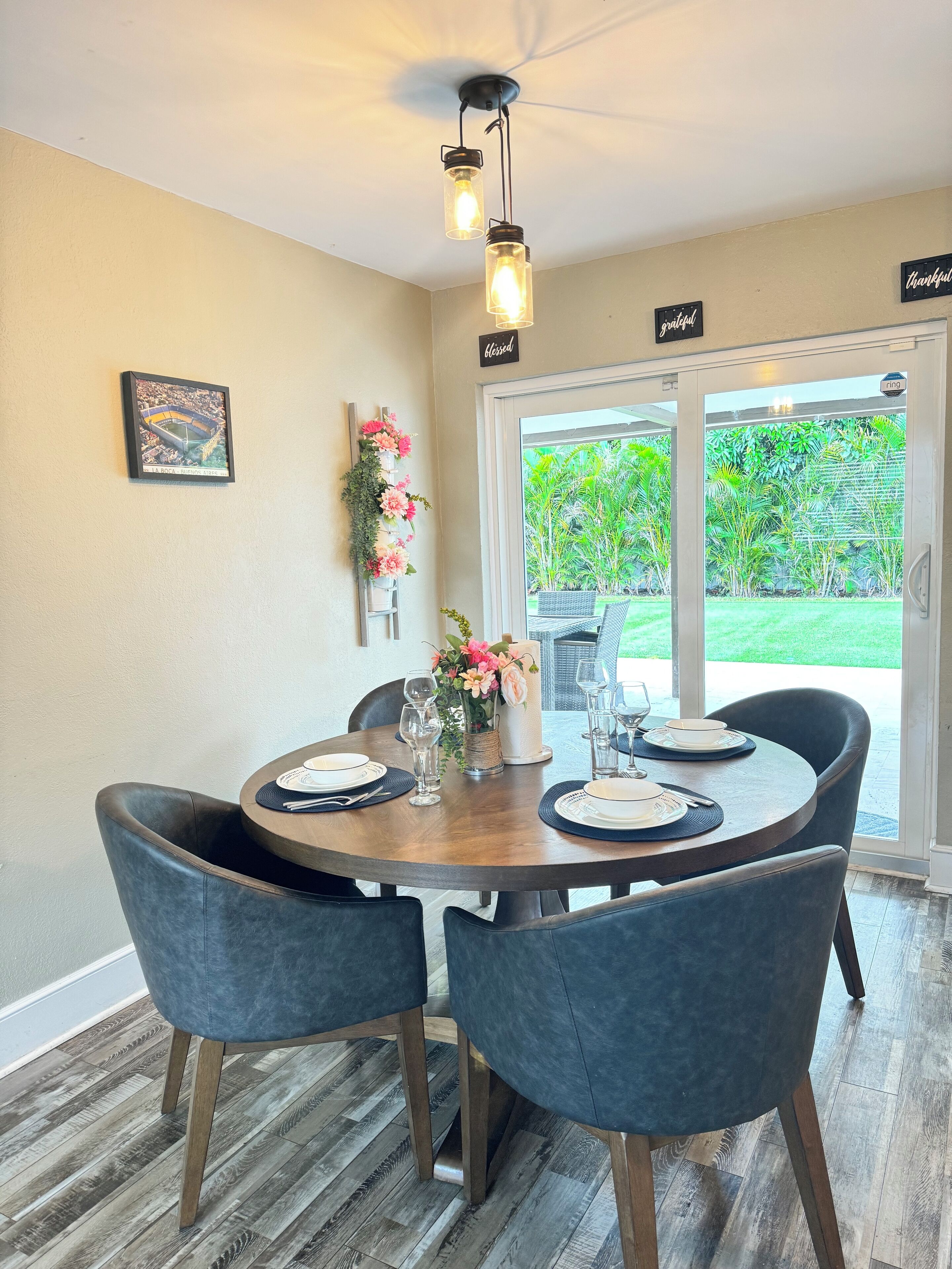 Sunrise! Excellent location, pet friendly, 15 min Fll airport, and sawgrass mall
