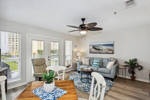 Smart TV - Completely Renovated 1BR Condo at Grand Caribbean West |Steps Away from the Gulf |Snowbird Friendly (Pensacola)