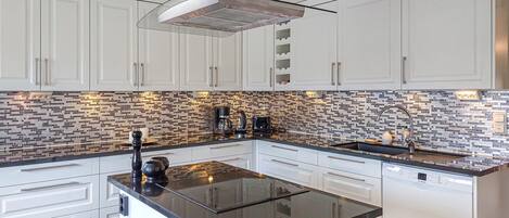 Kühlschrank, Ofen, Herdplatte, Geschirrspüler