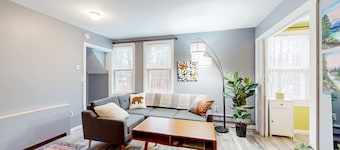 Charming, two-story home with a full kitchen, washer/dryer - near the slopes