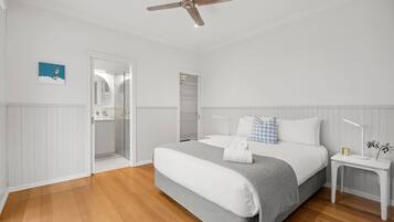 3 bedrooms, desk, iron/ironing board, WiFi