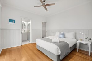 3 bedrooms, desk, iron/ironing board, WiFi