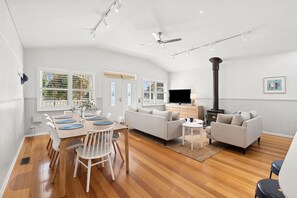 Interior - Swyn Y Mor, Riverside Cottage Haven: Pet friendly (Ocean Grove)