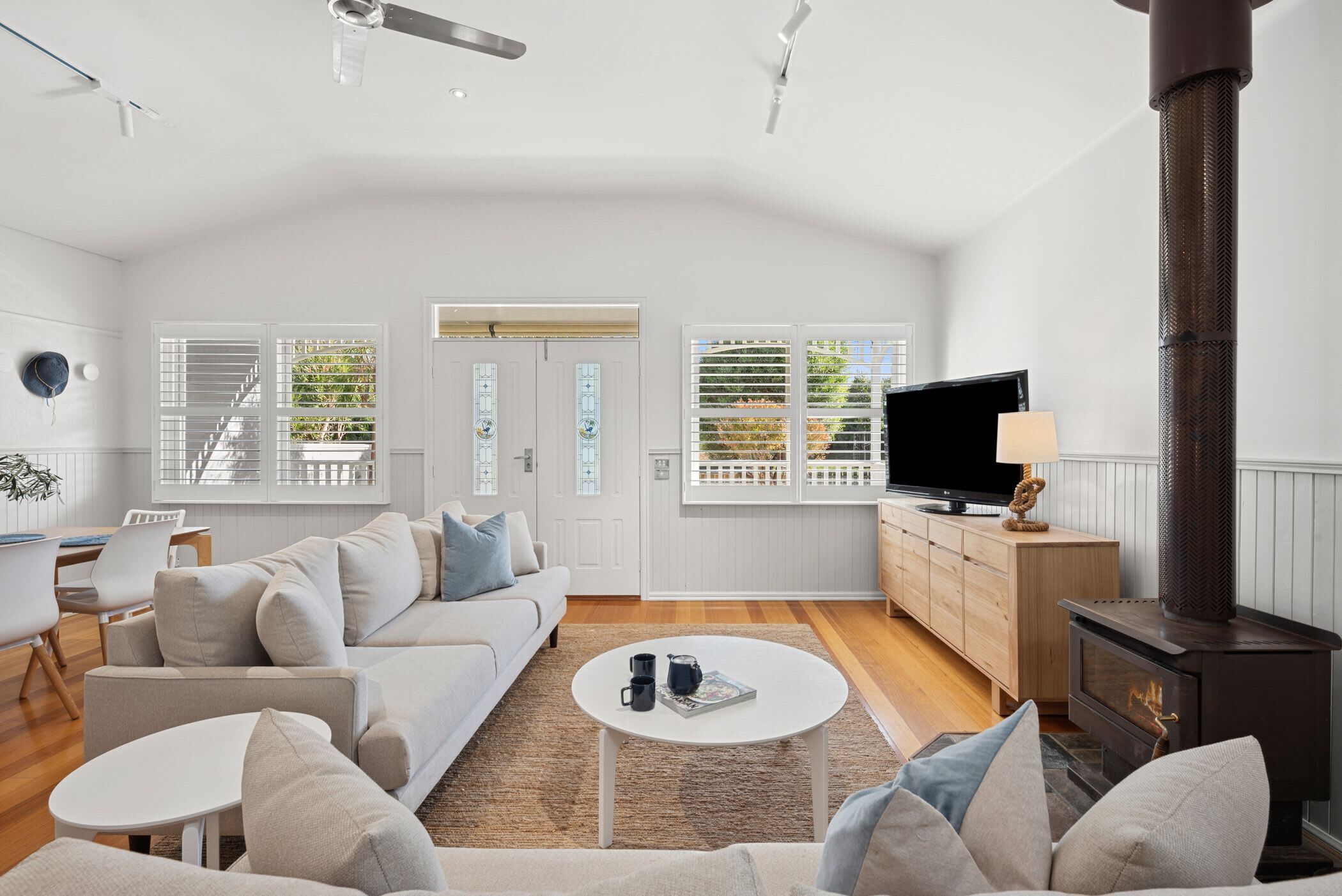 TV, fireplace, offices