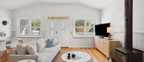 TV, fireplace, offices