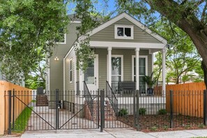 Exterior - Luxury 3BD New Build | Gated Parking | Porch+Yard (New Orleans)