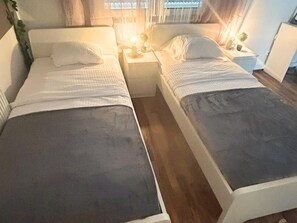 1 bedroom, iron/ironing board, WiFi, bed sheets - Stadtnahe Wohnung mit Küche - Ideal für Familien, Singles und Geschäftsreisende! (Oelde)