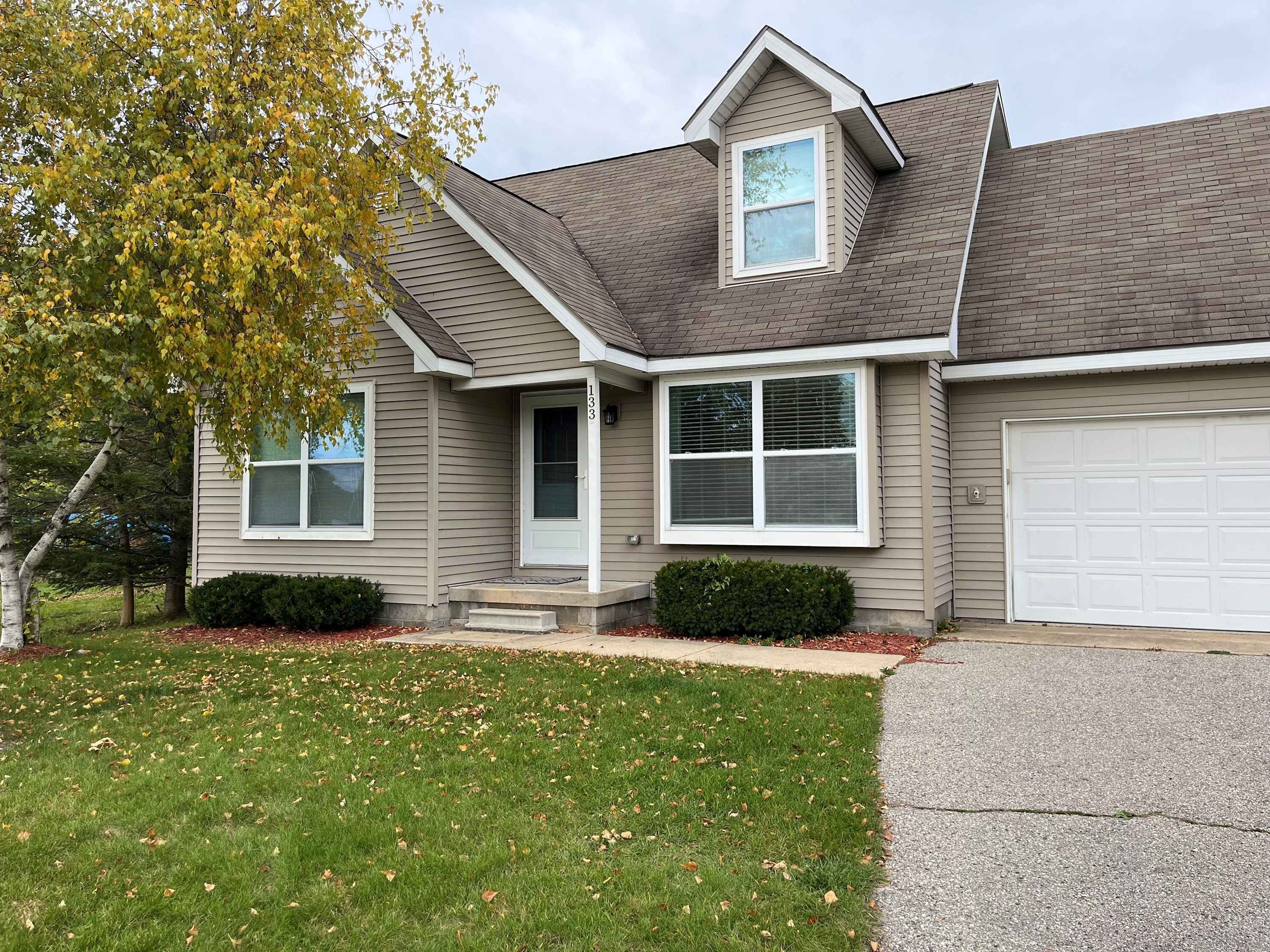 Beautiful House w/Lake Access