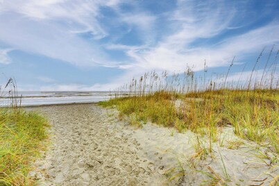 Pool Access! Oceanfront Hilton Head Island Condo