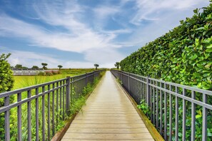 Property grounds - Pool Access! Oceanfront Hilton Head Island Condo (Hilton Head Island)