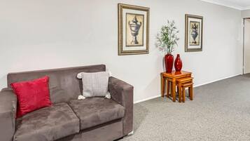 TV, DVD player, offices