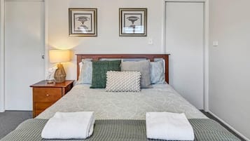 2 dormitorios, tabla de planchar con plancha, cuna de viaje y wifi
