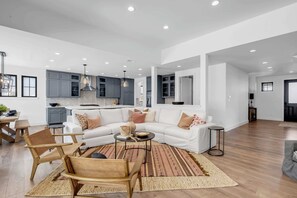 Smart TV, fireplace, offices