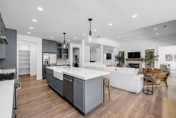 Interior - Butterfly:  Luxury w/pool, boat slip, sports court (Kingsland)