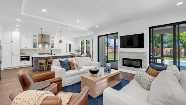 Living area - Dragonfly: Luxury w/pool, boat slip, sports court (Kingsland)
