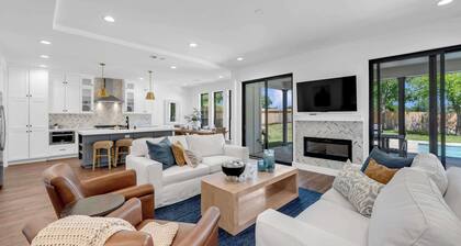 Dragonfly: Luxury w/pool, boat slip, sports court