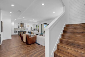 Smart TV, fireplace, offices - Dragonfly: Luxury w/pool, boat slip, sports court (Kingsland)