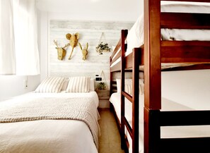 2 bedrooms, iron/ironing board, internet, bed sheets