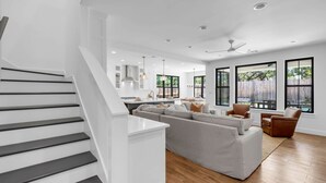Unclassified image, 5 of 49, button - Firefly: Luxury w/pool, boat slip, sports court (Kingsland)