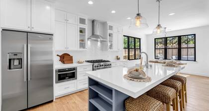 Firefly: Luxury w/pool, boat slip, sports court